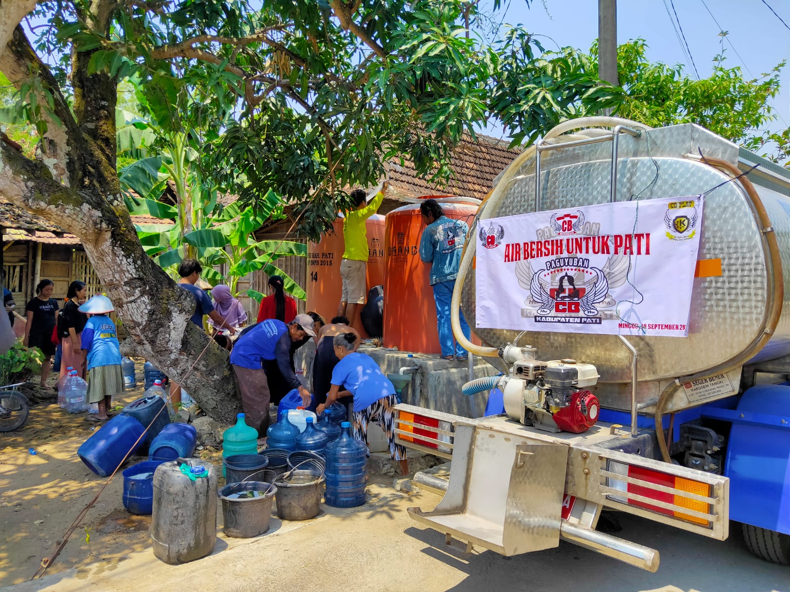 Paguyuban CB Kabupaten Pati Distribusikan Air Bersih di Beberapa Wilayah Terdampak