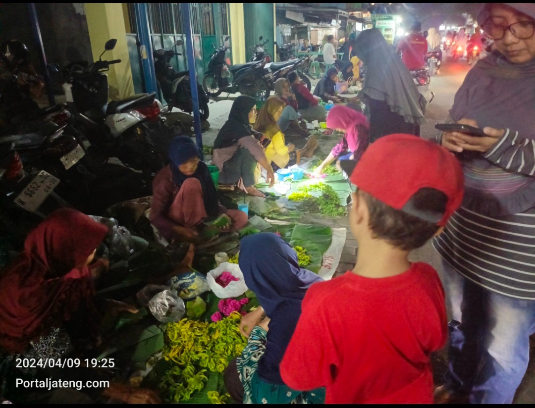 Tradisi Pasar Kembang di Desa Jakenan Pati