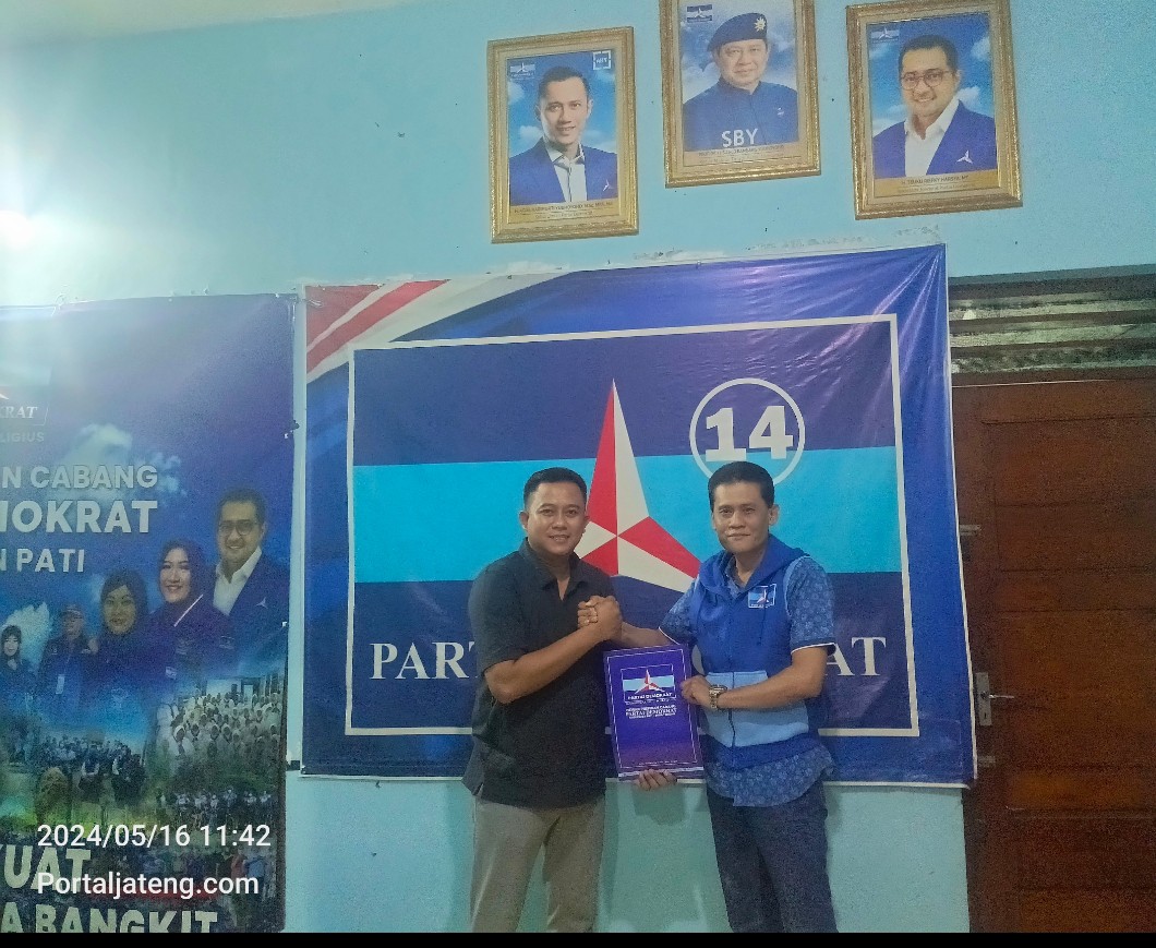 Novi Eko Yulianto Ambil Formulir Pendaftaran Bacalon Bupati Pati di DPC Demokrat