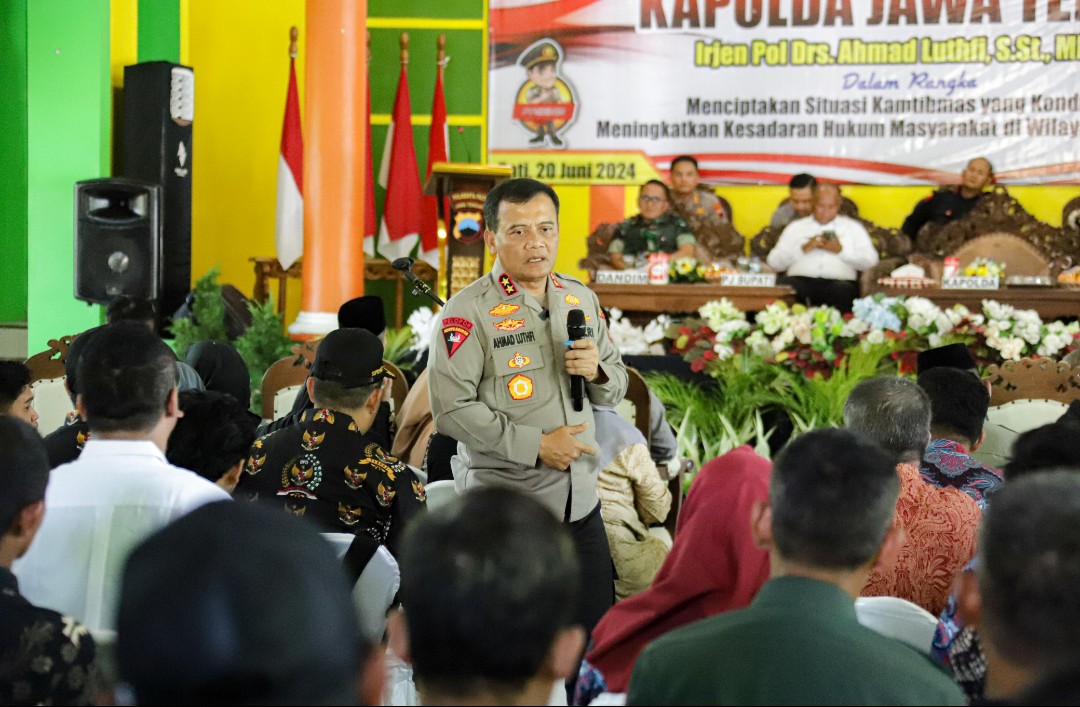 Kapolda Jateng Beri Penyuluhan Hukum bagi Masyarakat Sukolilo, Tegaskan Masyarakat Tidak Boleh Main Hakim Sendiri