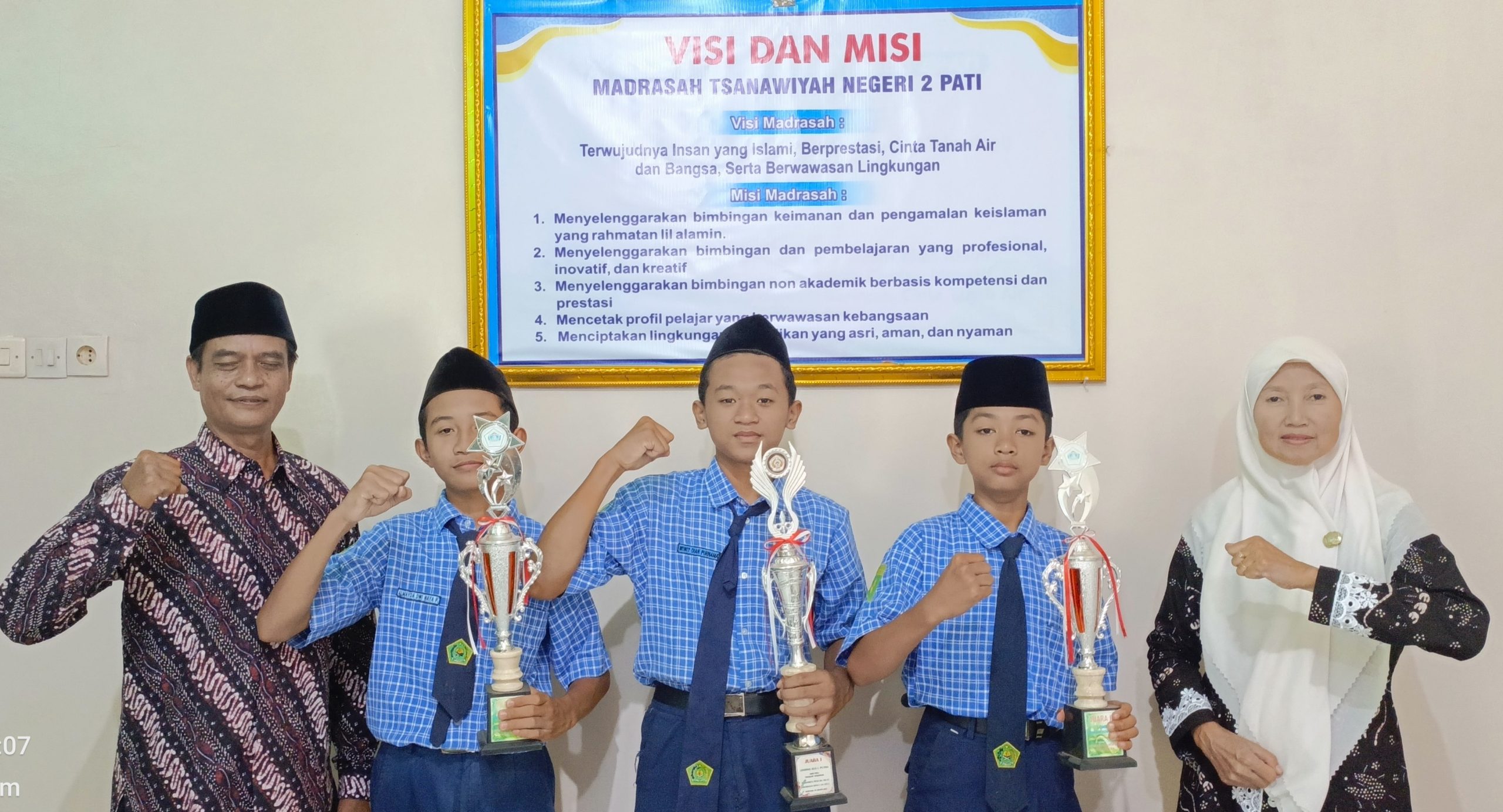 Tiga Siswa MTsN 2 Pati Boyong 3 Piala di Kompetisi PSCP Jawa Tengah