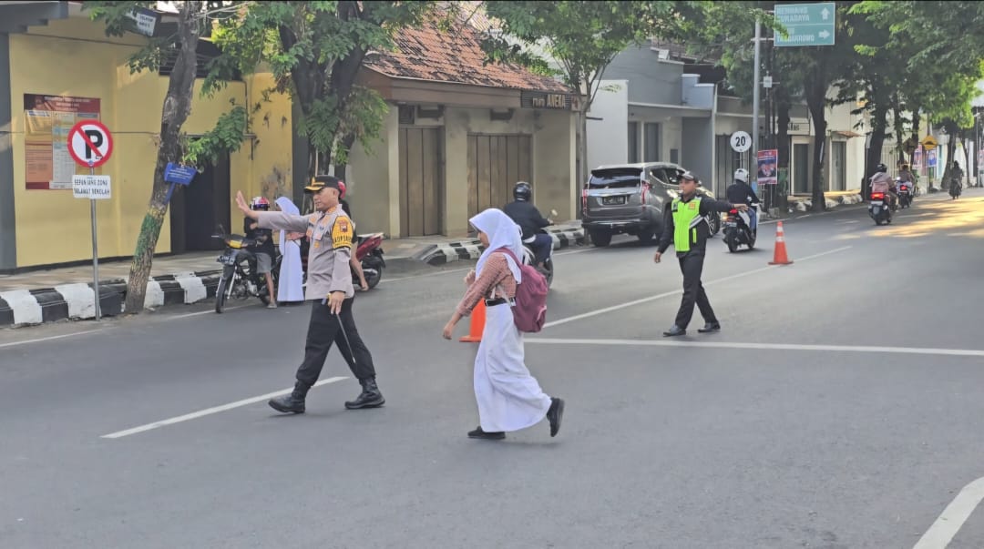 Kapolresta Pati Turun ke Jalan Pastikan Kelancaran Arus Lalu Lintas dan Keselamatan Pengendara